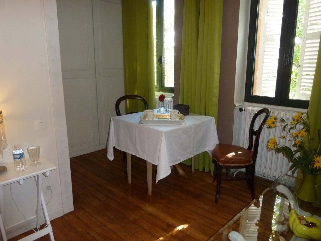 Chambre D'Hotes "Le Village" Villenouvelle Oda fotoğraf